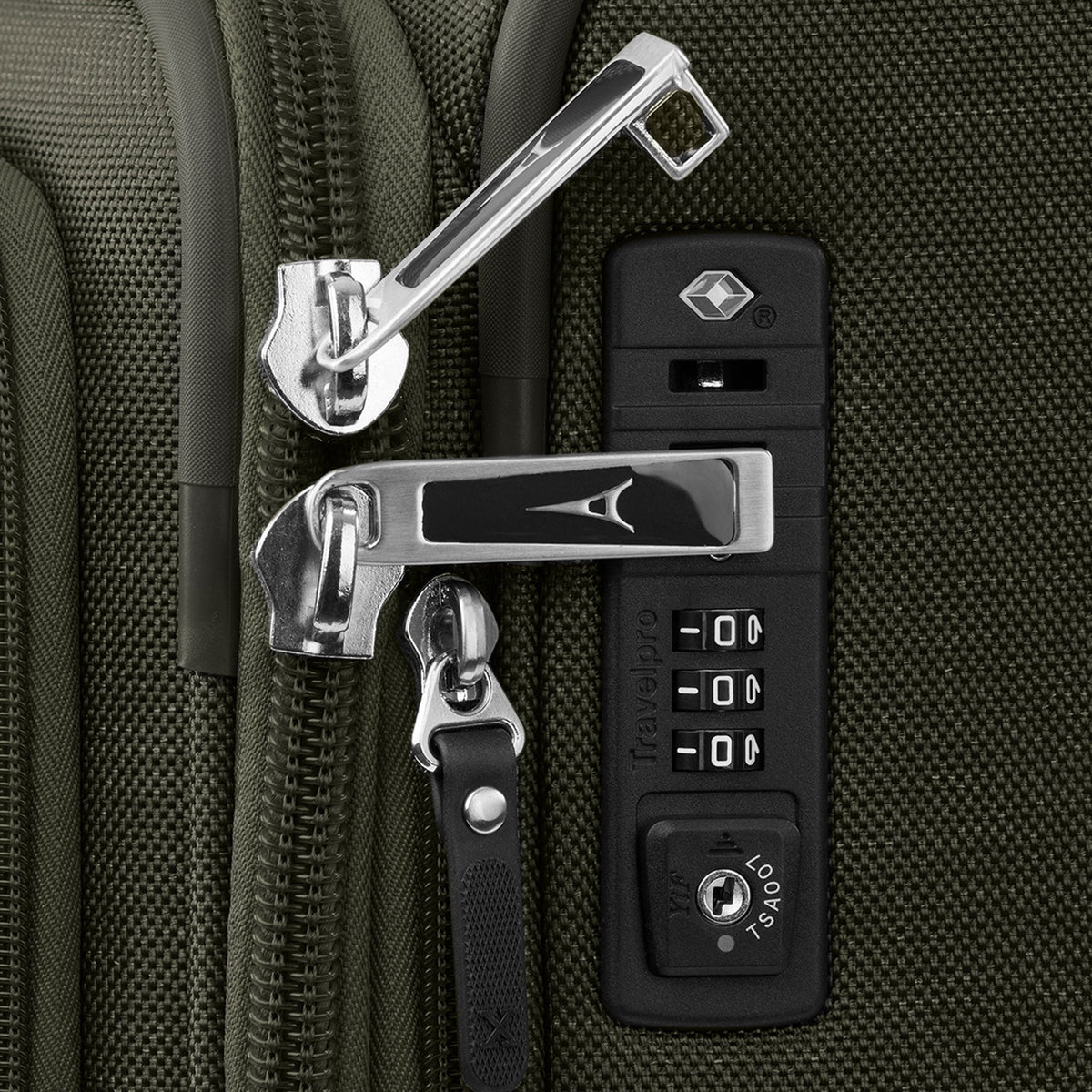 Platinum® Elite Large Check-In Spinner