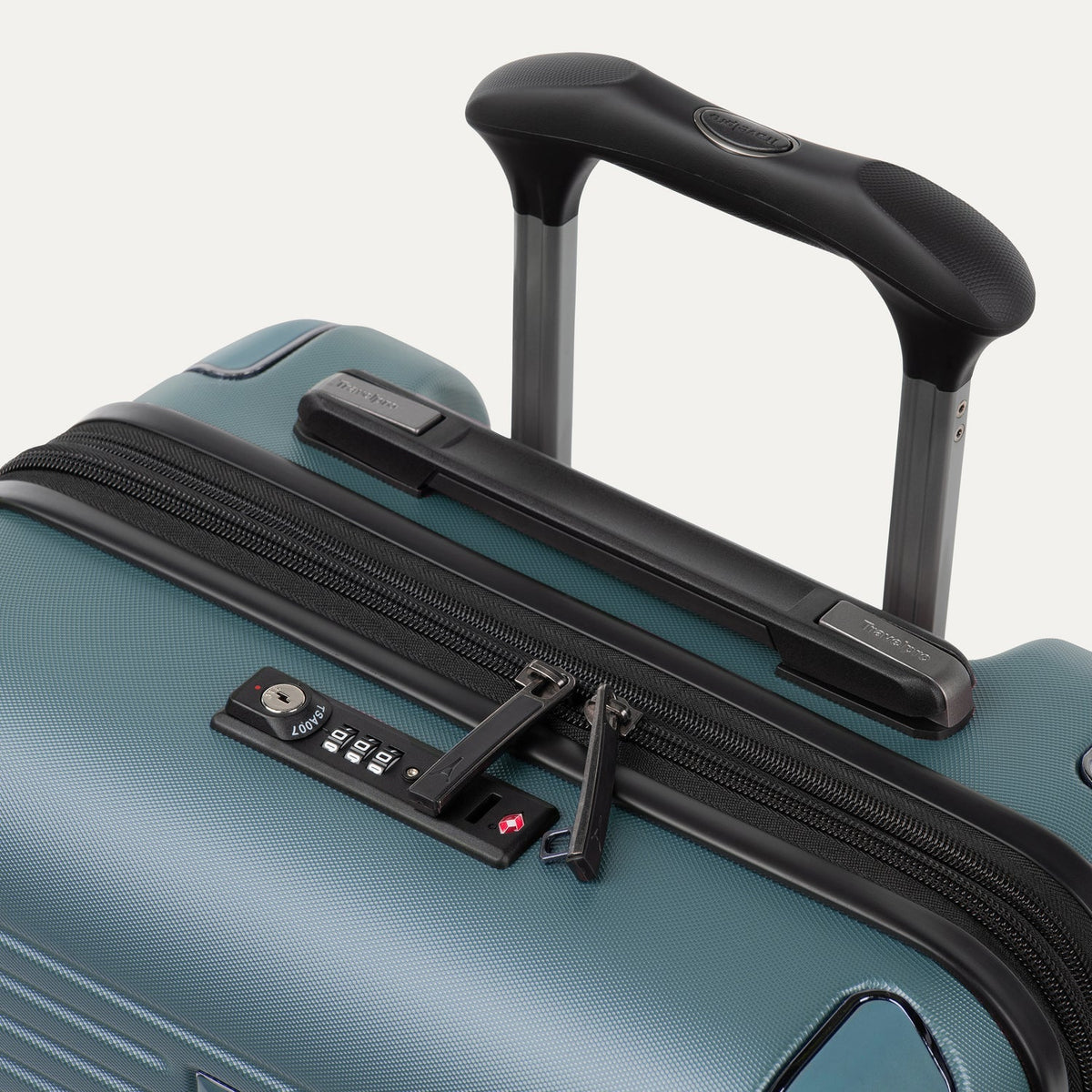 Roundtrip® Carry-On / Medium Check-In Hardside Set
